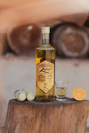 Cachaça de Alambique Armazenada -  Ouro Carvalho